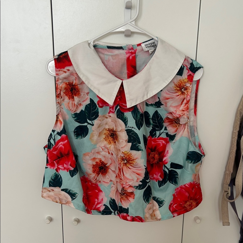 Unique Vintage Floral Sleeveless Collar Crop Top light blue